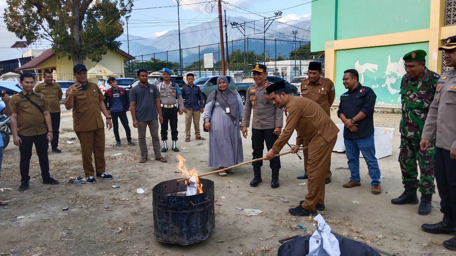 KIP Agara Bakar Ribuan Surat Suara Rusak Dan Lebih