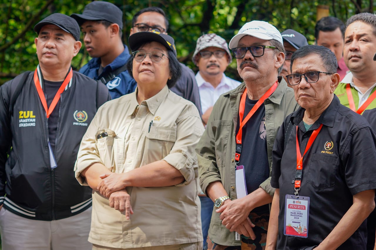 Menteri LHK Dan PWI Pusat Tanam Mangrove Di TWA Angke-Kapuk, Jakarta
