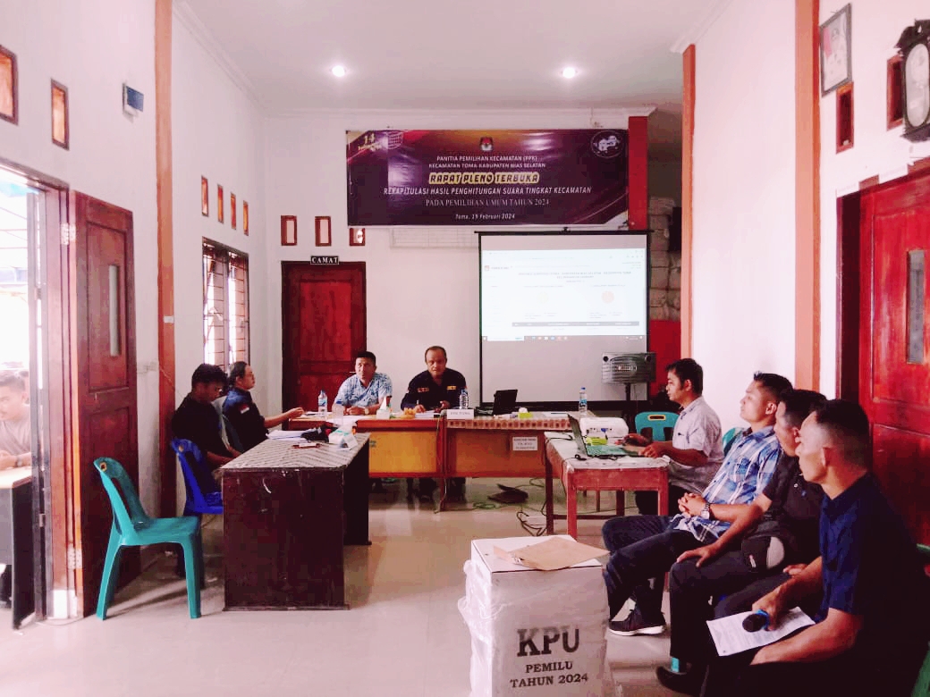 Rekapitulasi Perhitungan Suara Di PPK Toma Terkendala Jaringan Internet