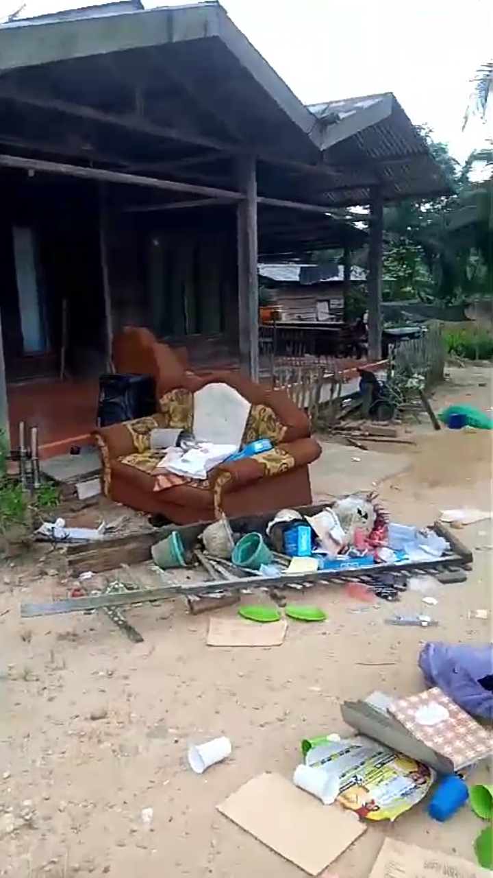 Massa Pendukung Fanatik Salah Satu Caleg Rusak 6 Rumah Simpatisan Caleg Berbeda