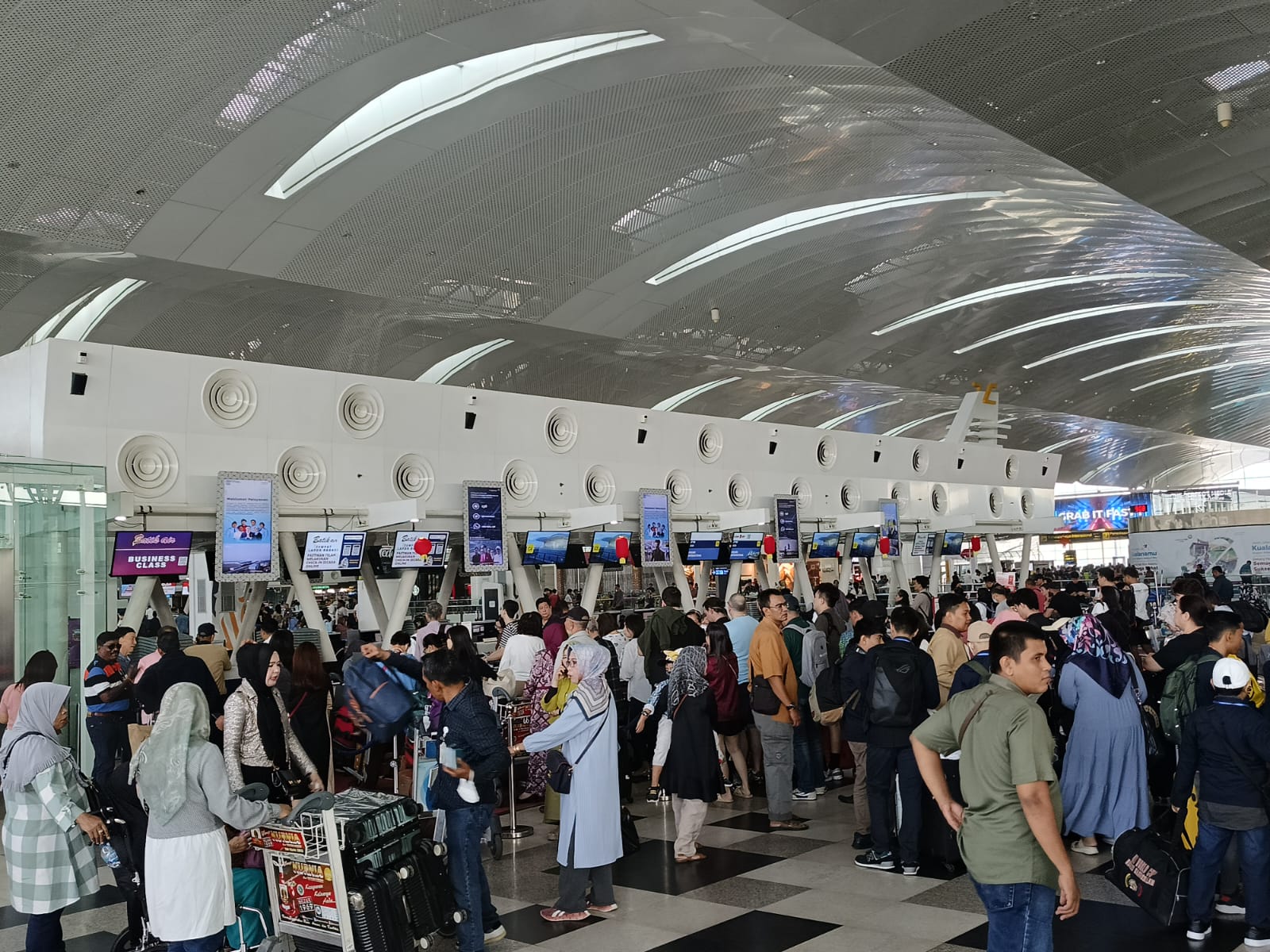 Arus Ramai,Penumpang Keluhkan Tiket Pesawat Ke Batam Penuh