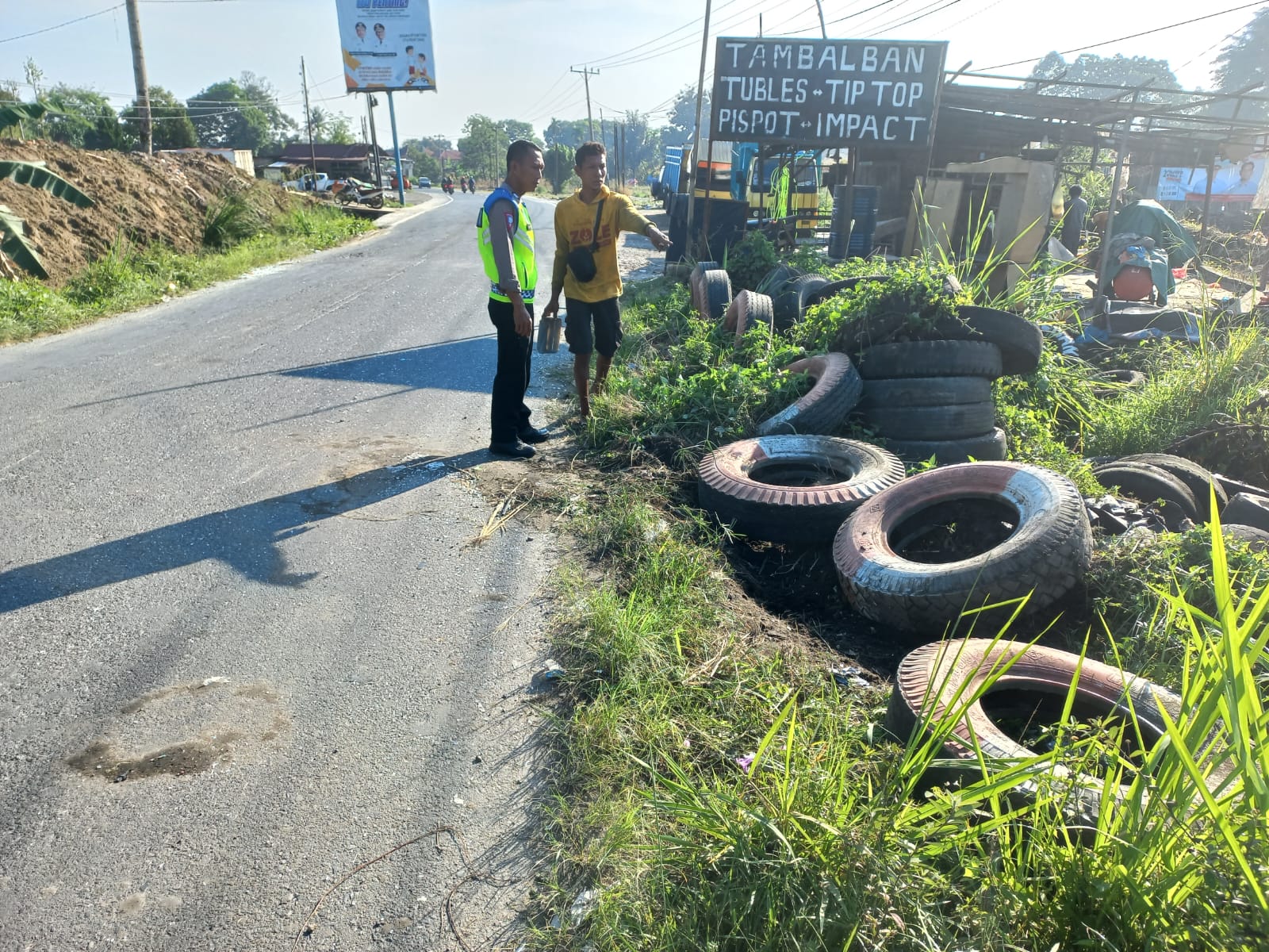 Mobil Angkutan Penumpang Terbalik, 5 Pelajar, 1 Mahasiswa Luka-luka