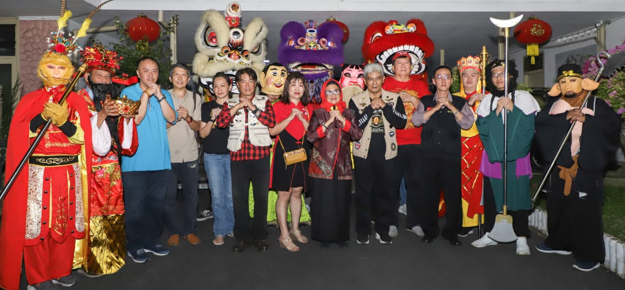 Wali Kota P. Siantar Ikut Pawai Barongsai