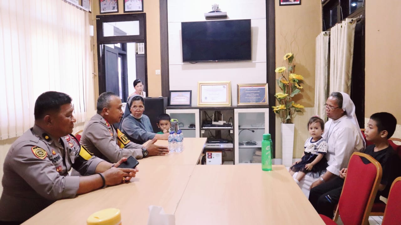 Istri Kapolri Biayai Pengobatan 2 Orang Anak Asal Nias Hingga Sembuh