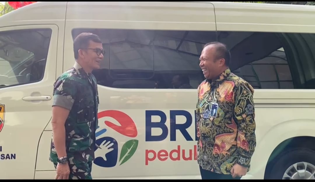 BRI Regional Office Medan Serahkan Bantuan Ambulance Kepada Kodam I/Bukit Barisan