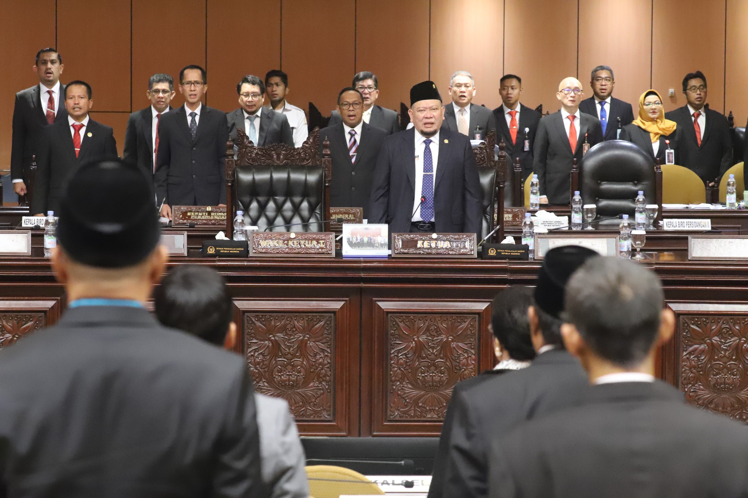 Sidang Paripurna DPD RI Bacakan Kepres Pemberhentian Senator AWK