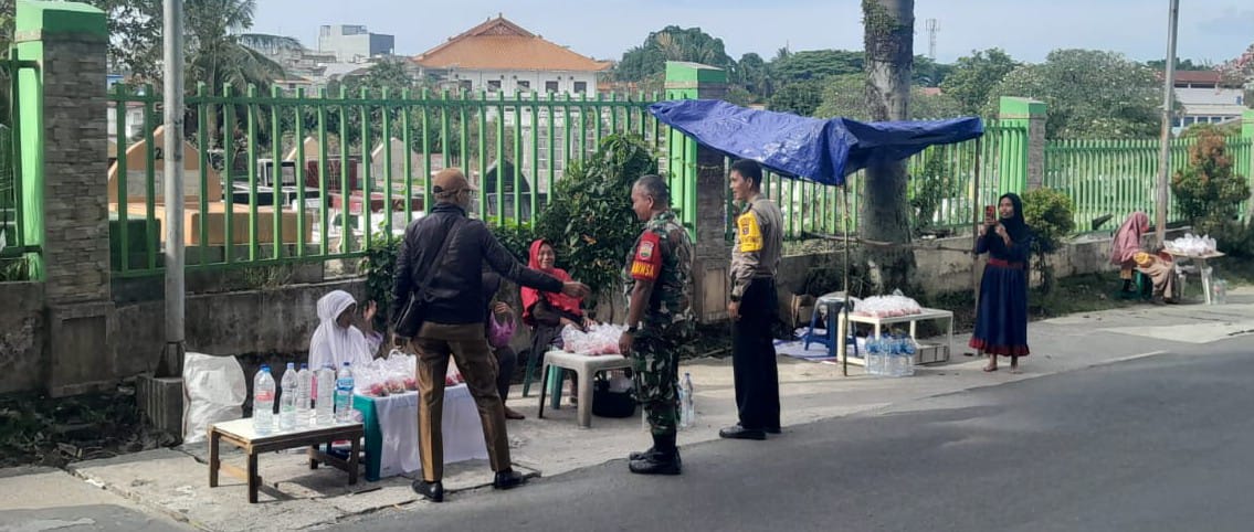 Bhabinkamtibmas Imbau Pedagang Musiman Dekat Pekuburan Islam