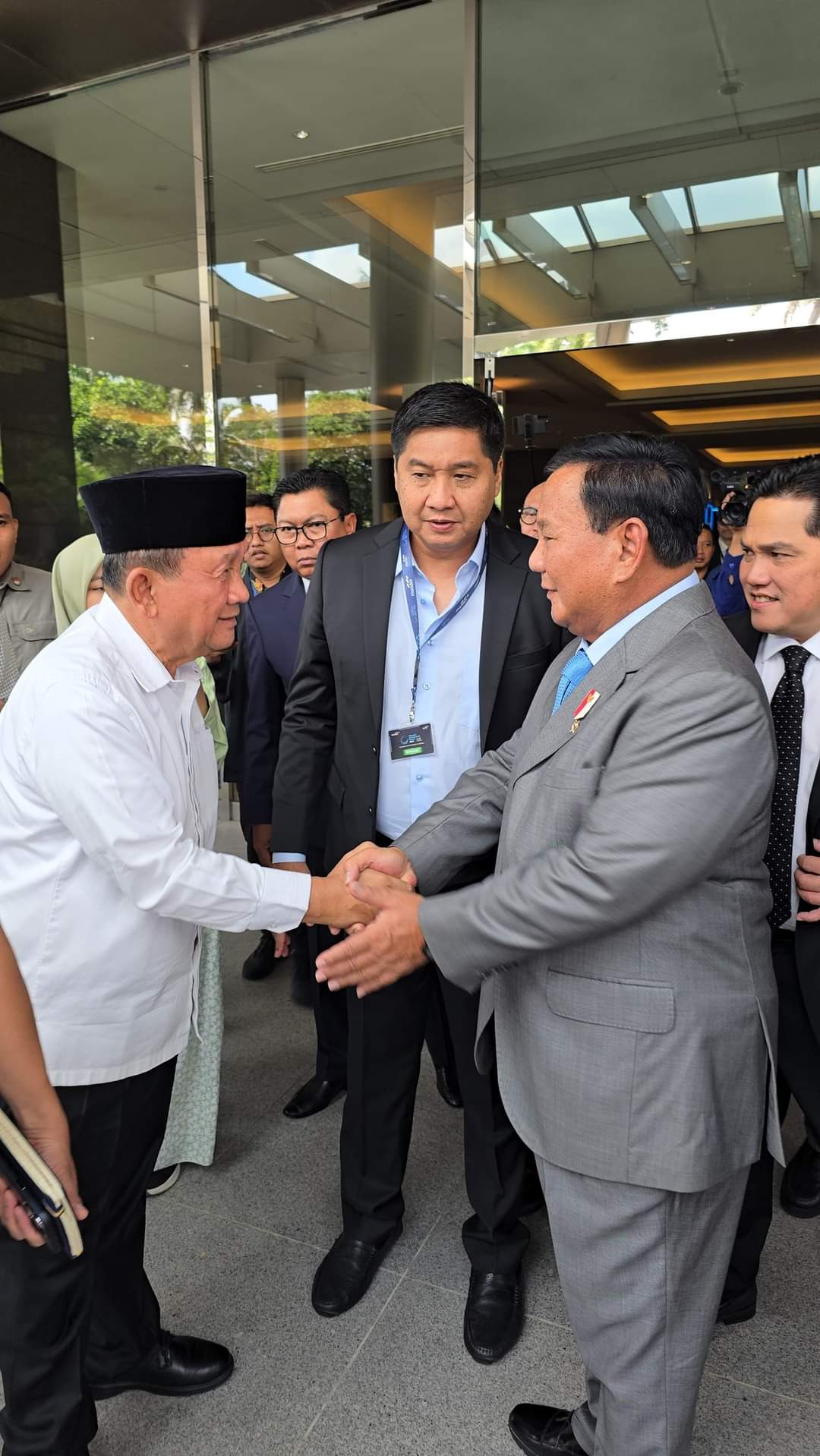 RE Nainggolan Bertemu Prabowo, Yakinkan Kemenangan 02 Di Danau Toba