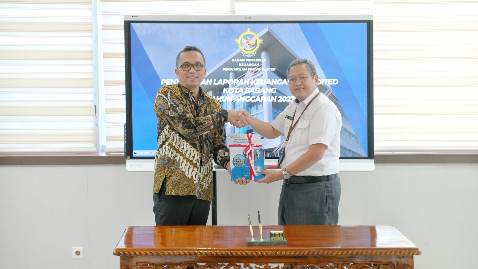 Pj Wali Kota Sabang Serahkan LKPD Unaudited Tahun Anggaran 2023 Ke BPK