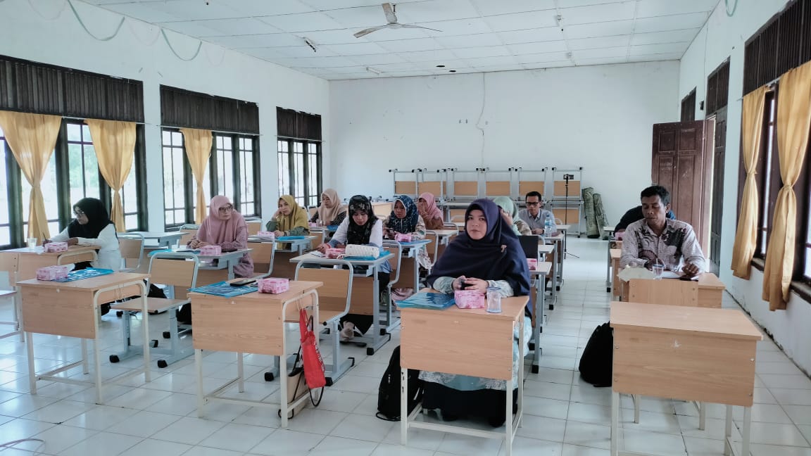 Kombel SMPN 2 Blangpidie Latihan Peningkatan Kompetensi Guru