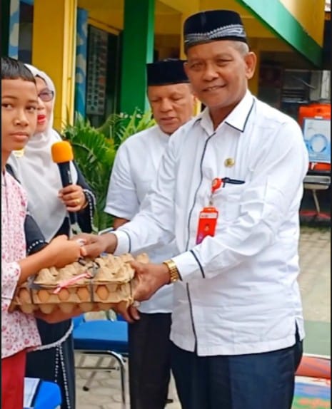 Sambut Ramadan, Anak Yatim Terima Santunan Di SDN-4 Banda Sakti