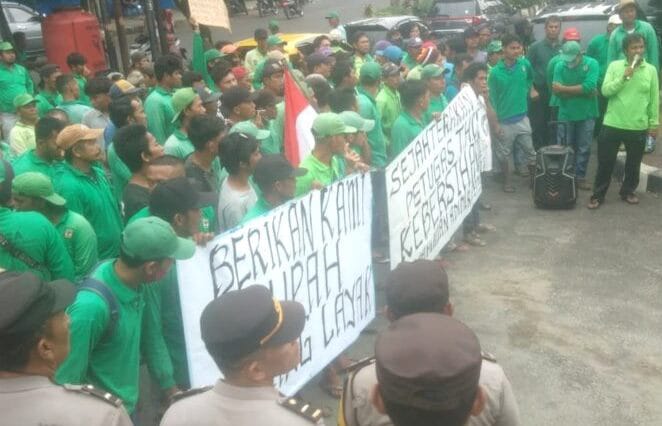 Petugas Kebersihan P. Siantar Demo Tuntut Honor Yang Layak