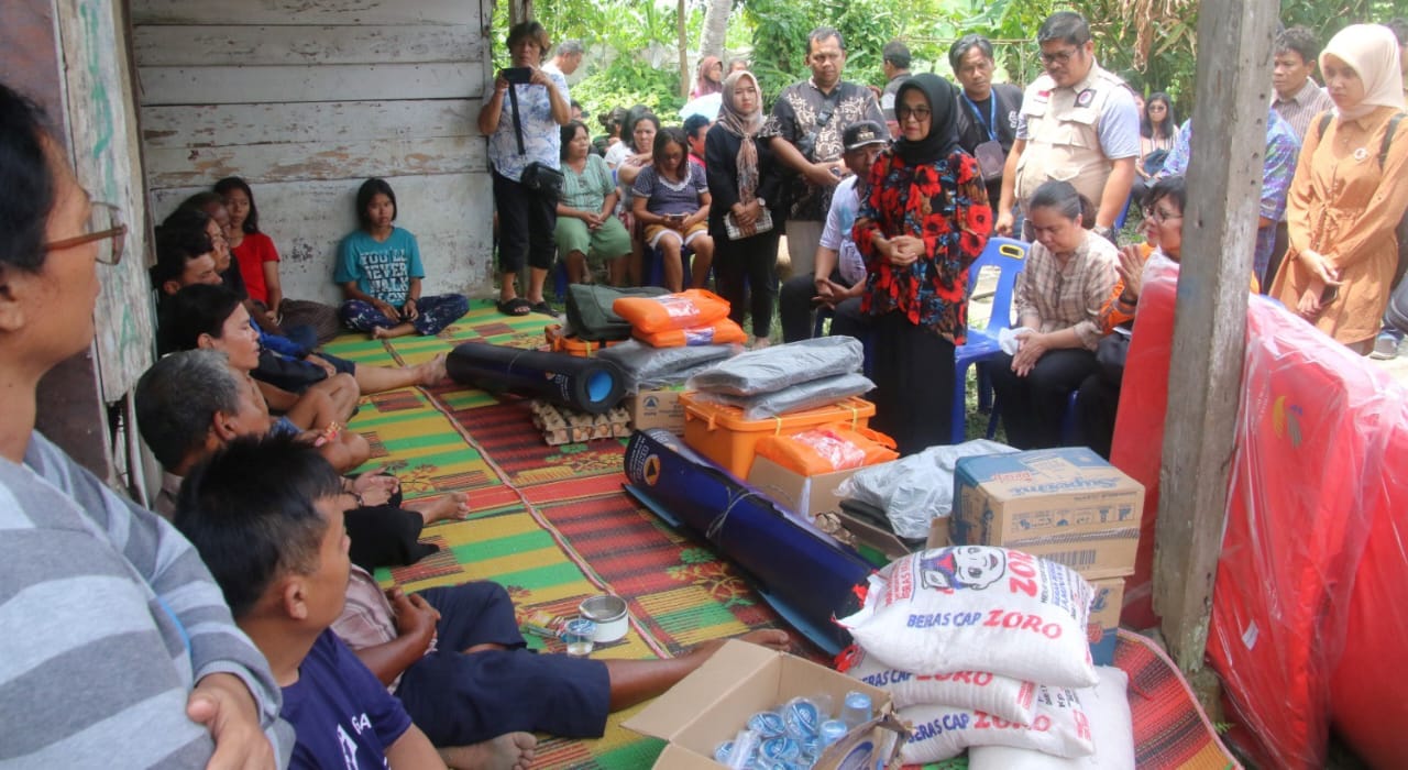 Wali Kota P. Siantar Kunjungi Dan Bantu Korban Kebakaran
