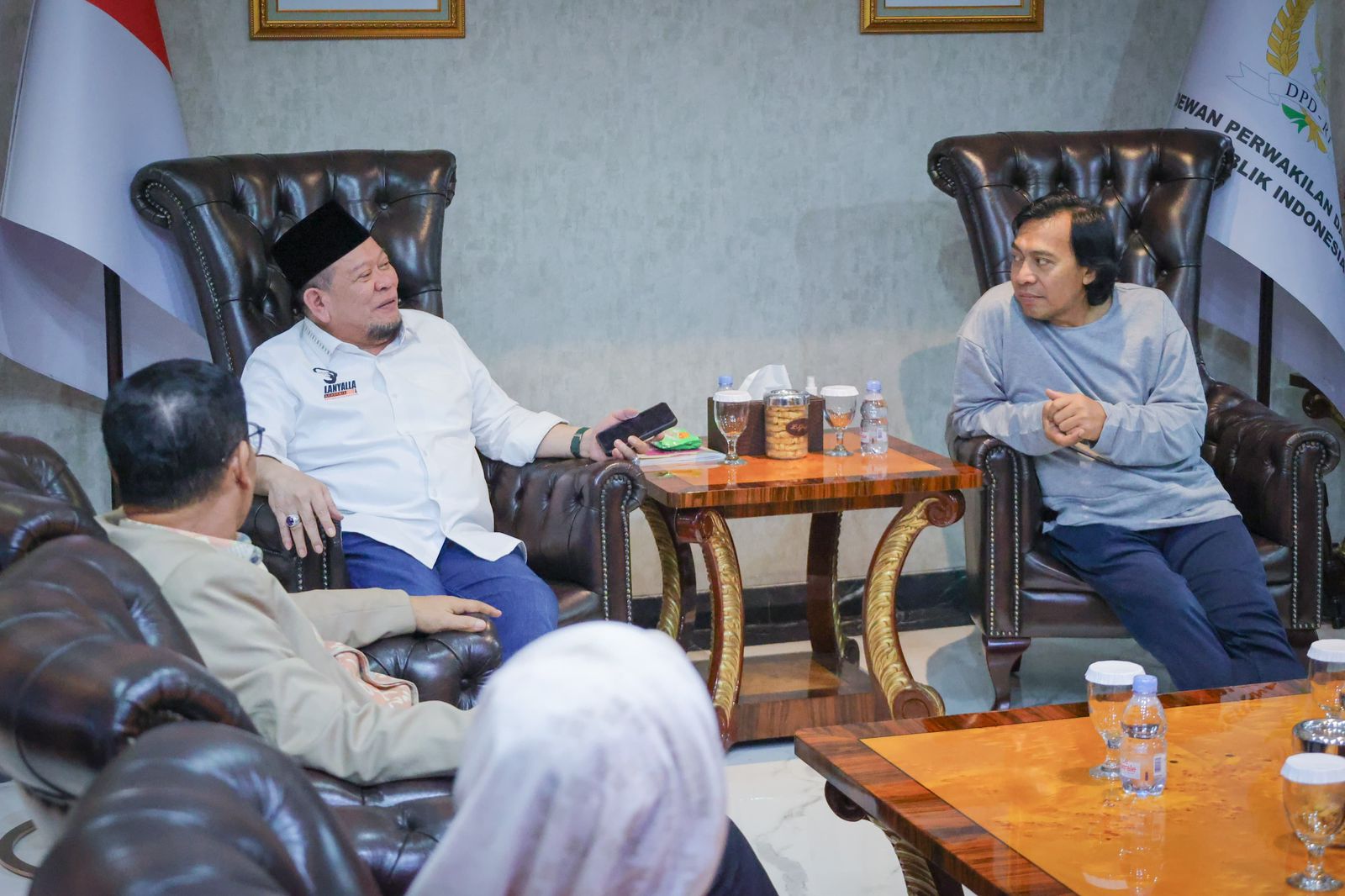 Buka Bersama Ketua DPD, Komeng Tanya Beda Senator Indonesia Dan Amerika