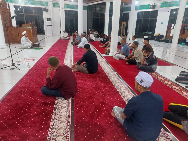 Polresta Banda Aceh Gelar Program I'tikaf, Libatkan Ratusan Personel