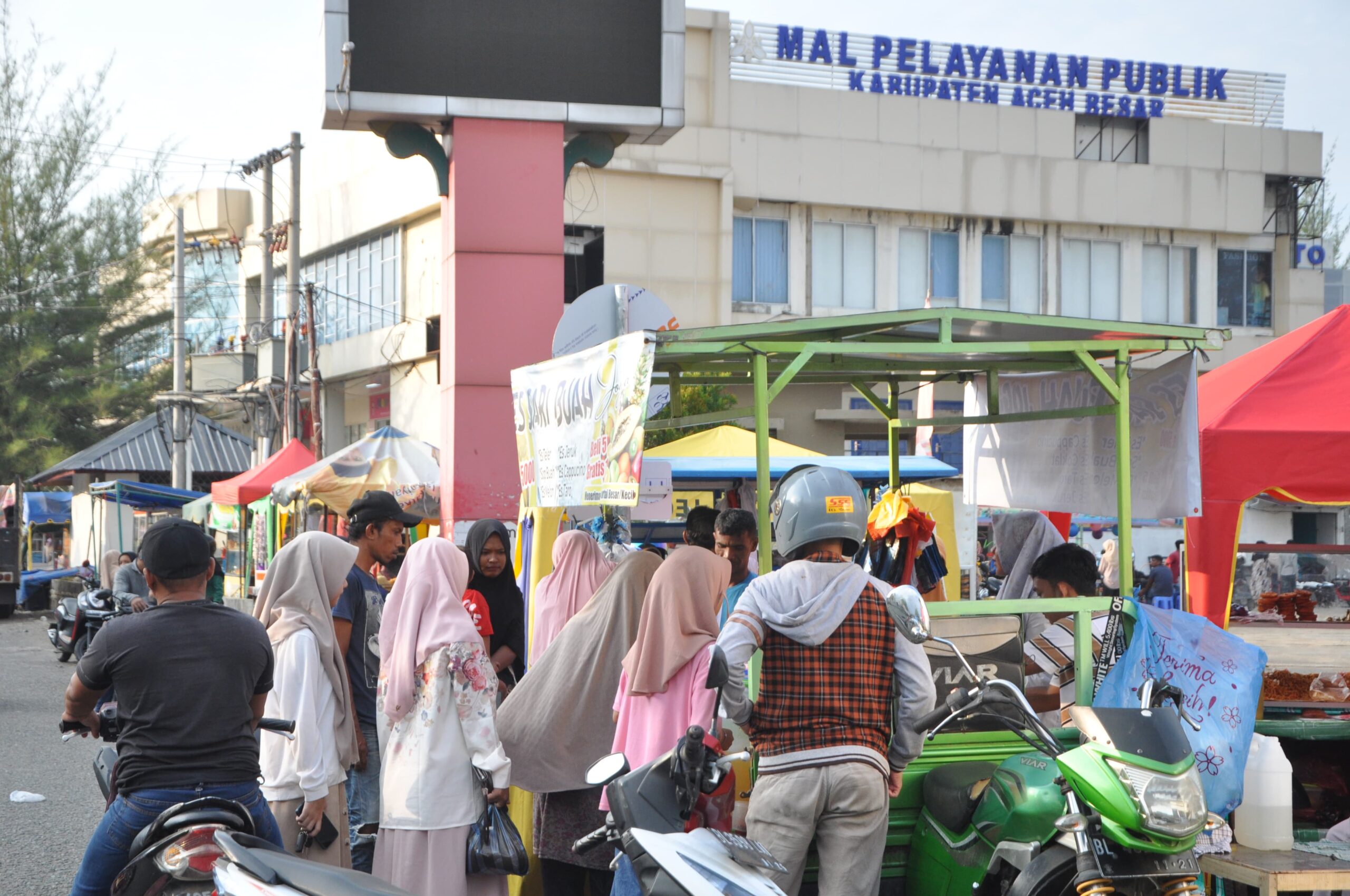 Ramadan Bawa Berkah Pedagang Takjil Di Aceh Besar