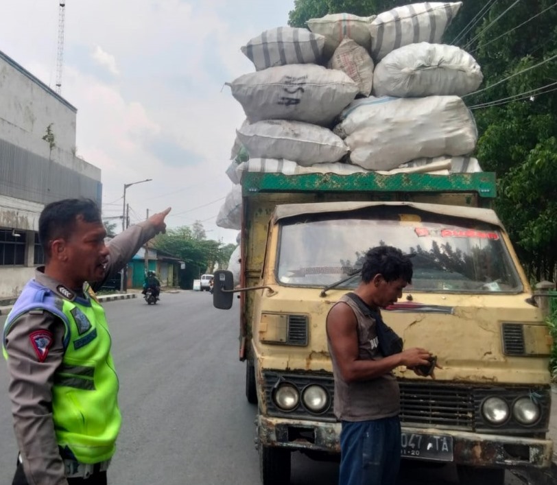 Polres P. Siantar Tindak Langsung Kendaraan ODOL