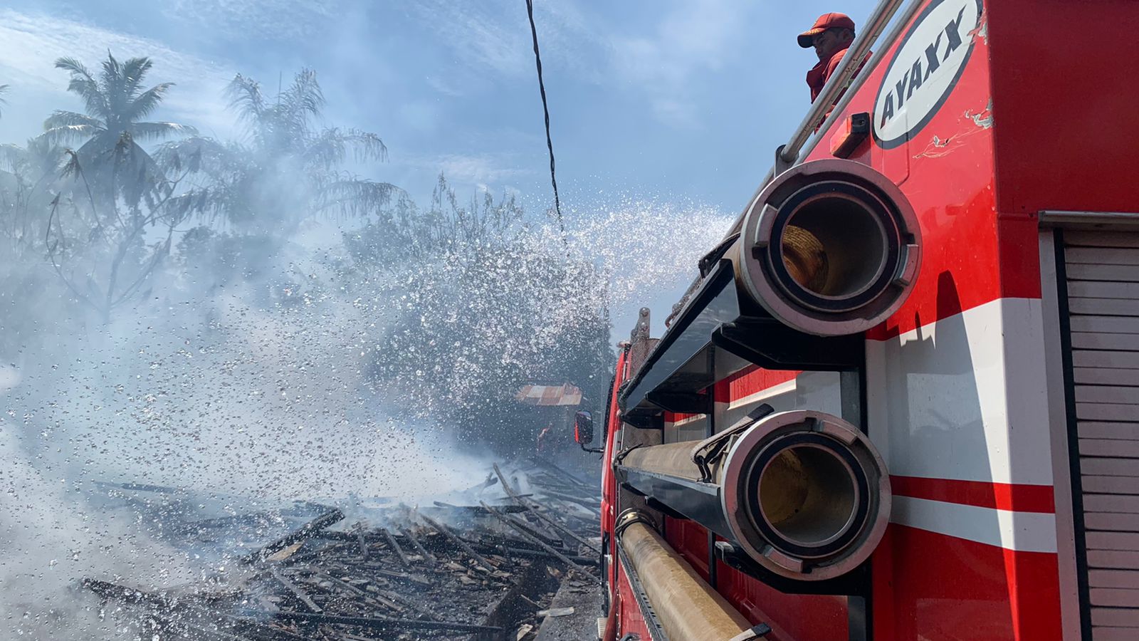 Satu Rumah Aspol Terbakar Di Seulimeum