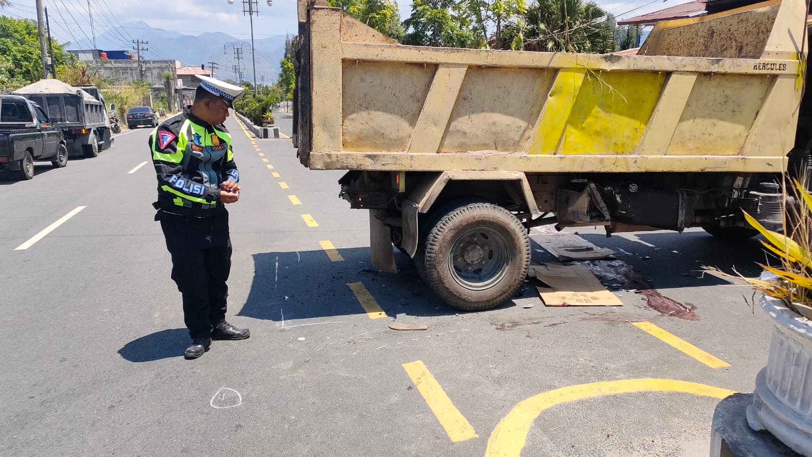 Tabrak Dump Truck, Pengendara Sepeda Motor Meninggal Dunia