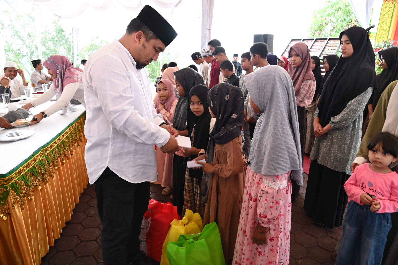 TP PKK Aceh Besar Santuni 40 Anak Yatim Dan Buka Puasa Bersama