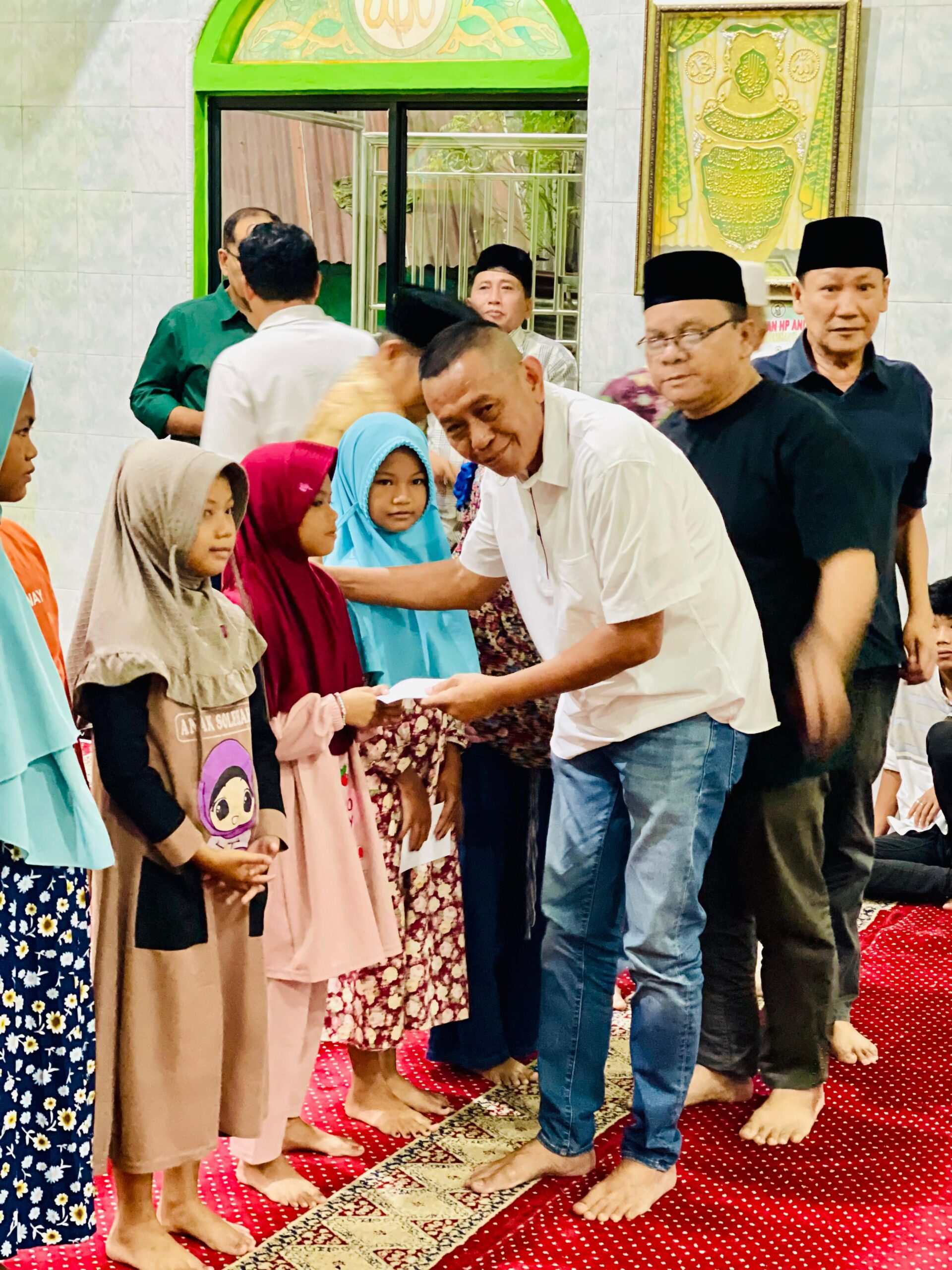AQUA Santuni Para Anak Yatim Di Masjid Jami' Aur, Kampung Aur Lembah, Medan
