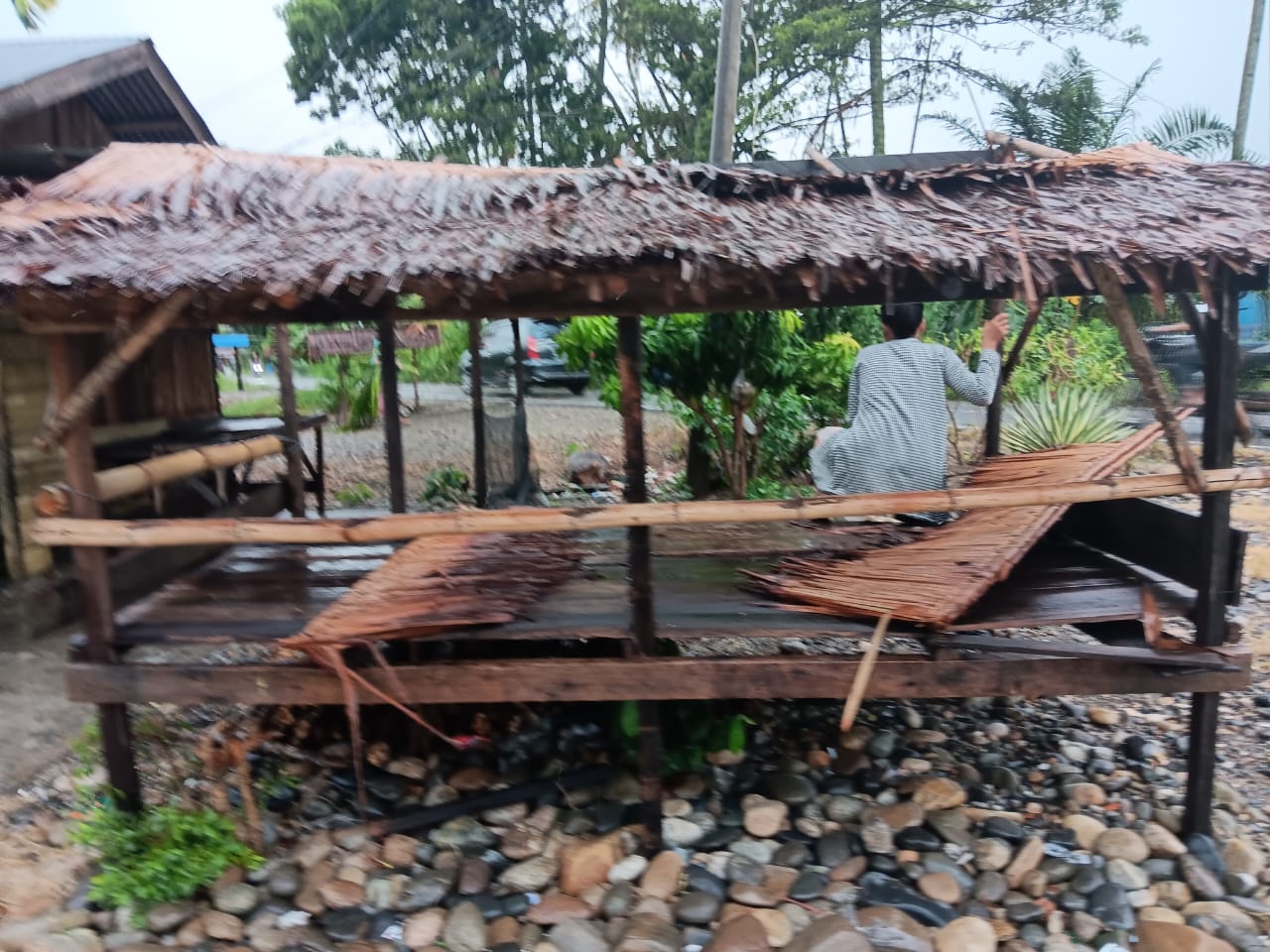 Agara Dilanda Angin Puting Beliung, 9 Rumah Rusak