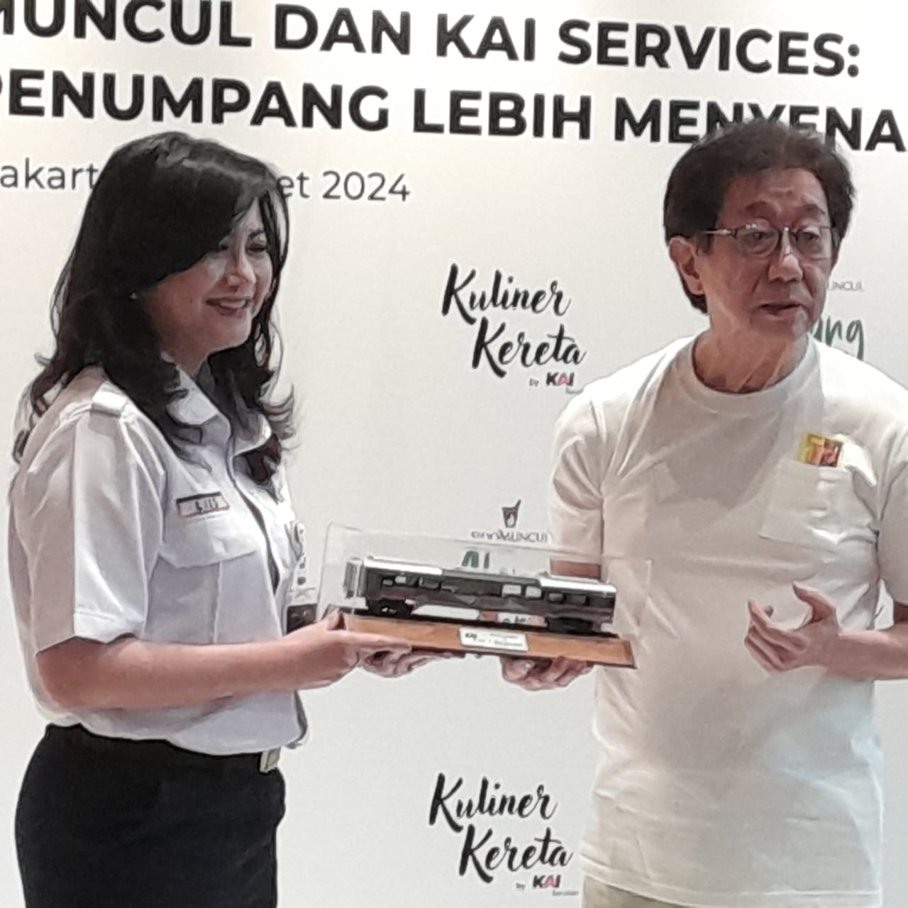 64 Kereta Executive Sediakan Minuman Herbal Alang Sari Dan Kunyit Asem Sido Muncul