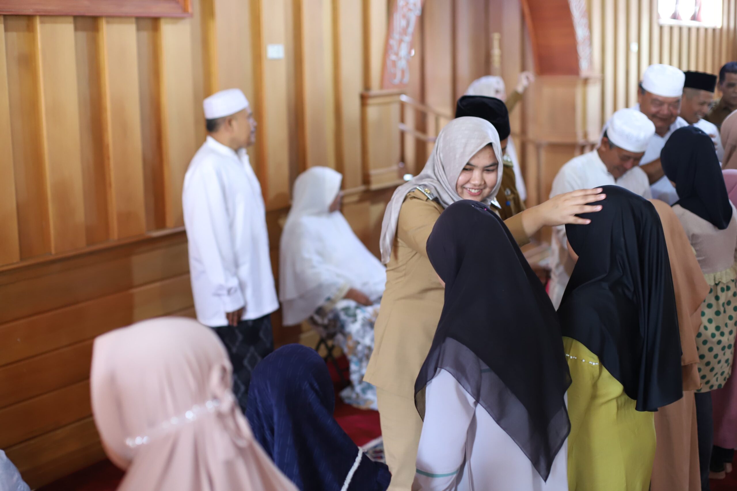 Wabup Madina Salurkan Santunan Anak Yatim
