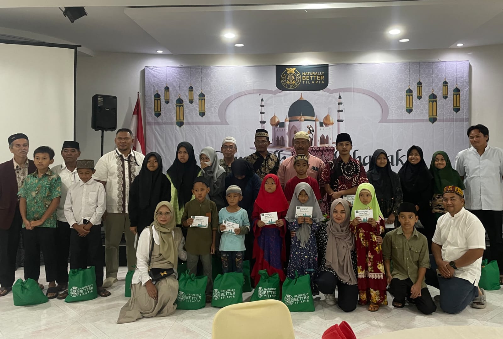 RSI Bagikan Paket Lebaran untuk Masyarakat Dan Anak Yatim