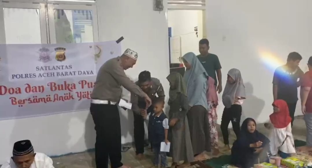Satlantas Polres Abdya Bukber Santuni Yatim