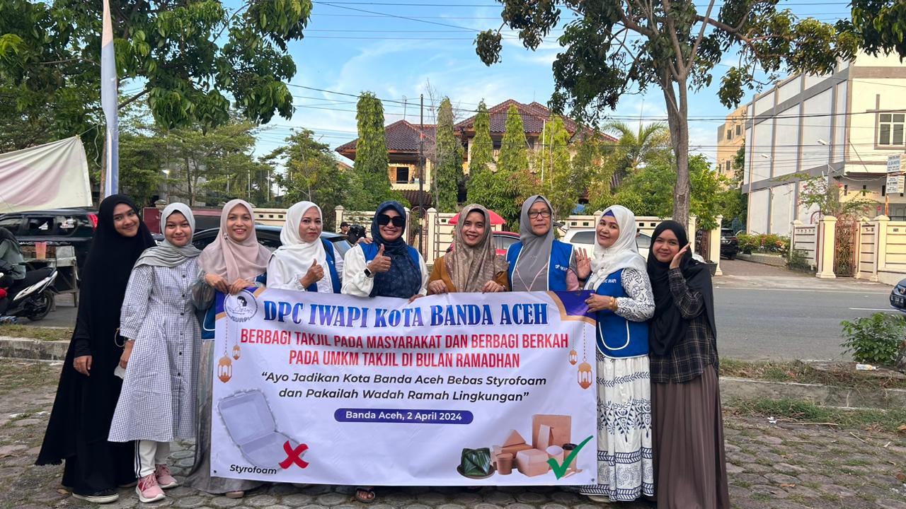 Iwapi Kota Banda Aceh Intens Kampanye Bebas Styrofoam Saat Berbagi Takjil