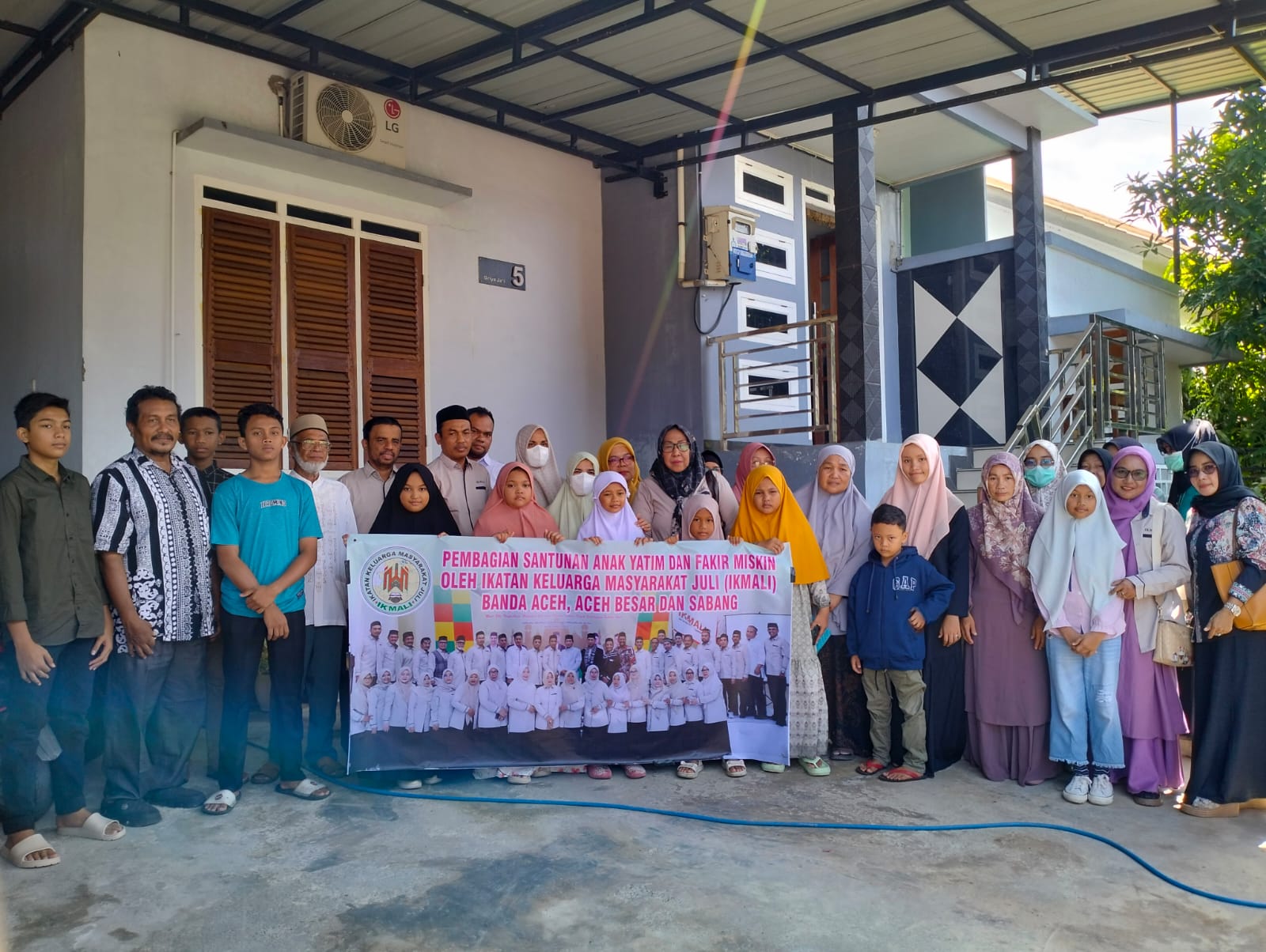 Sambut Idul Fitri, Ikmali Santuni Anak Yatim Dan Fakir Miskin
