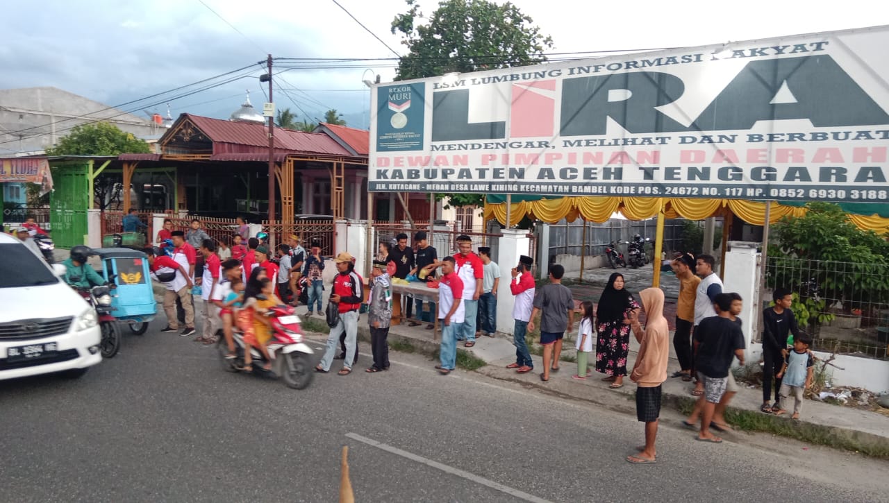 Berbagi Kebahagian, LSM LIRA Agara Bagi 1000 Takjil Gratis Dan Santunan Anak Yatim