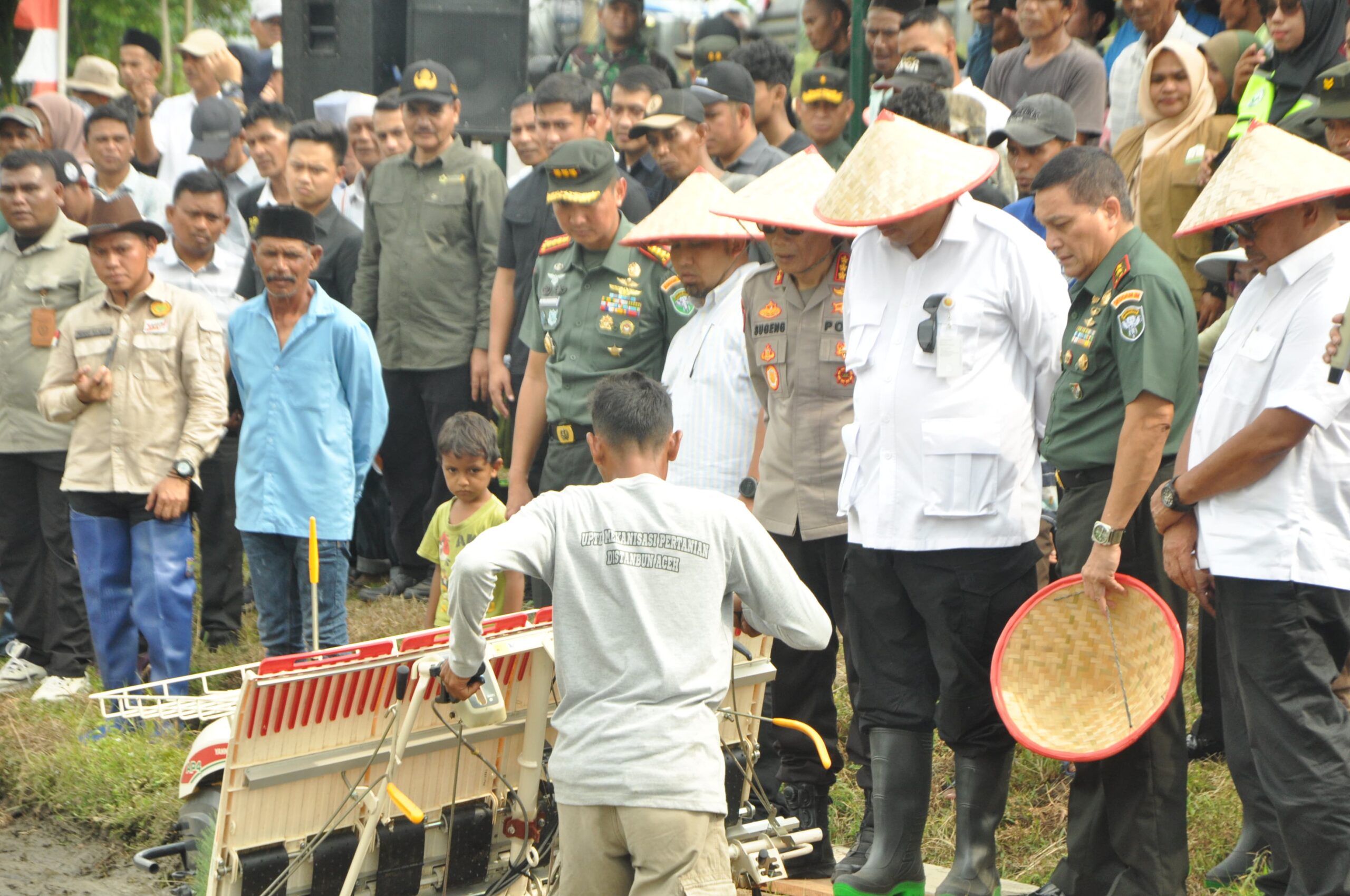 Pj Bupati Aceh Besar Dampingi Pj Gubernur Hadiri Gerakan Tanam Antisipasi Darurat Pangan