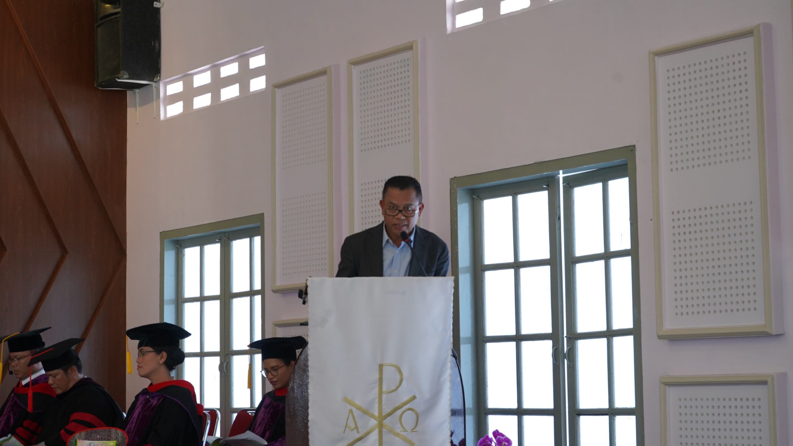 Bupati Toba Hadiri Wisuda Sekolah Tinggi Bibelvrouw HKBP