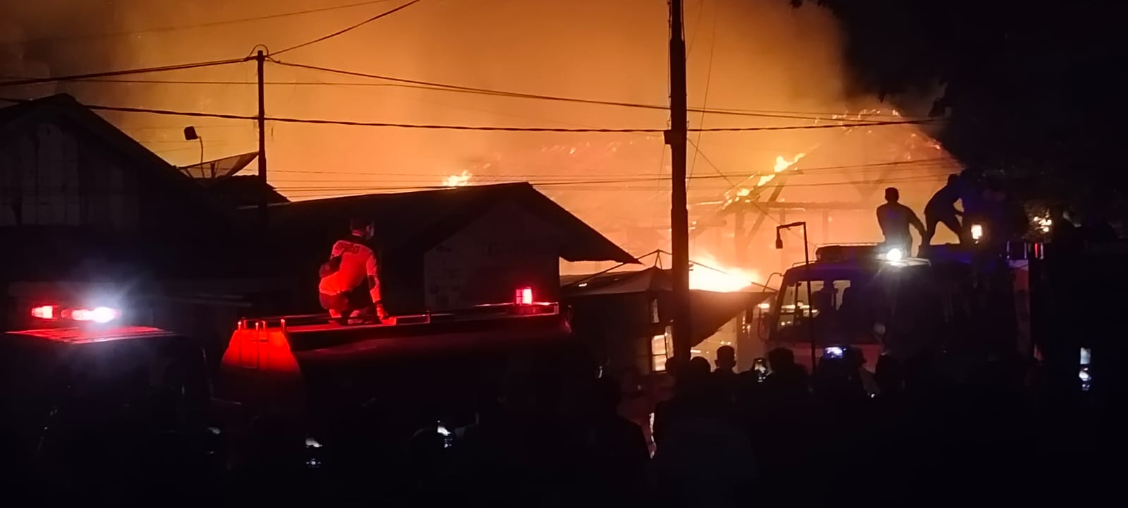 Dua Water Canon Polres Langsa Padamkan Api Di Blok PJKA