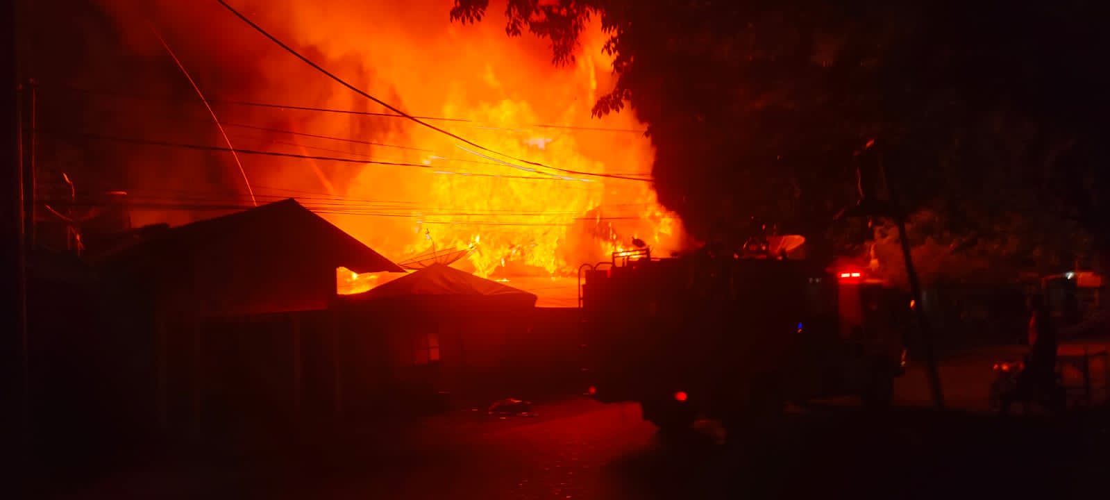 Breaking News: Puluhan Rumah Blok PJKA Langsa Terbakar