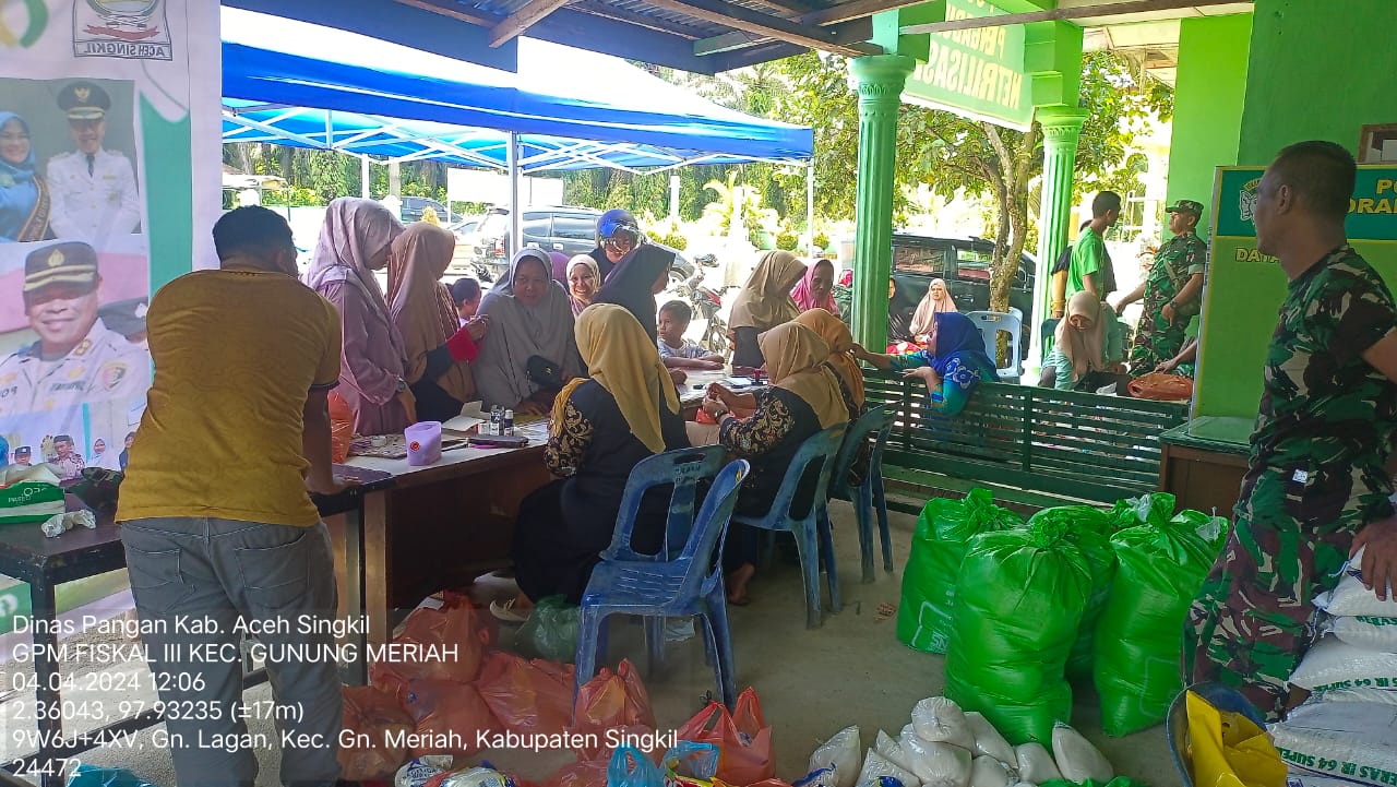 Koramil 03 Gumer, Siagakan 300 Paket Pangan Murah Jelang Lebaran