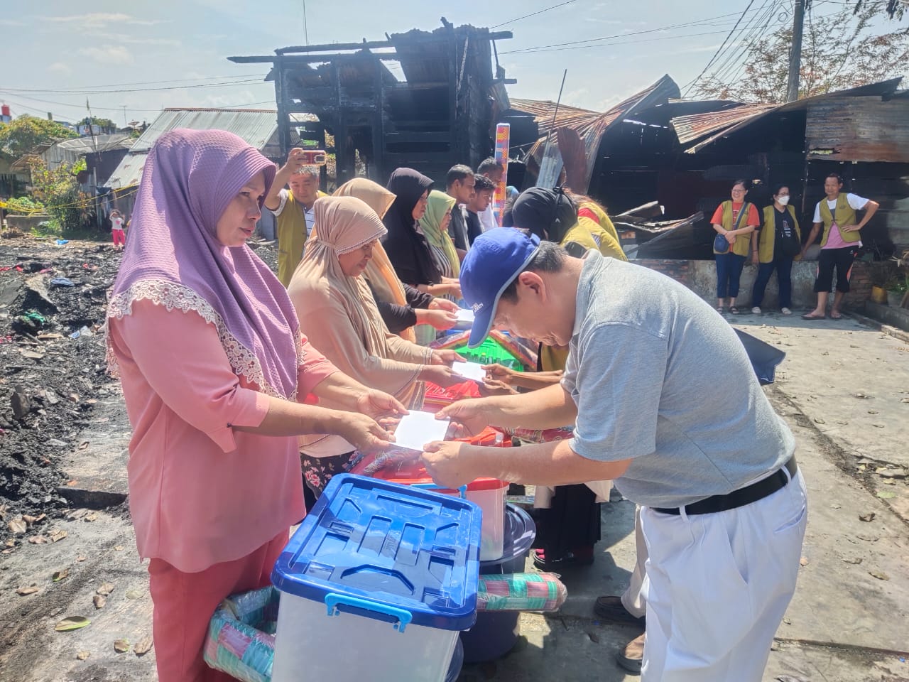 Yayasan Budha Tzu Chi Kuala Simpang Salurkan Bantuan Rp20 Juta Kepada Korban Kebakaran Langsa