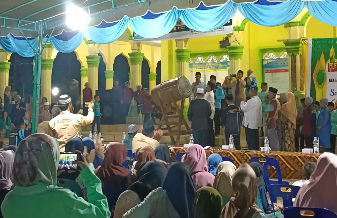 Malam Idul Fitri Di Besitang Diwarnai Festival Bedug Dan Takbir