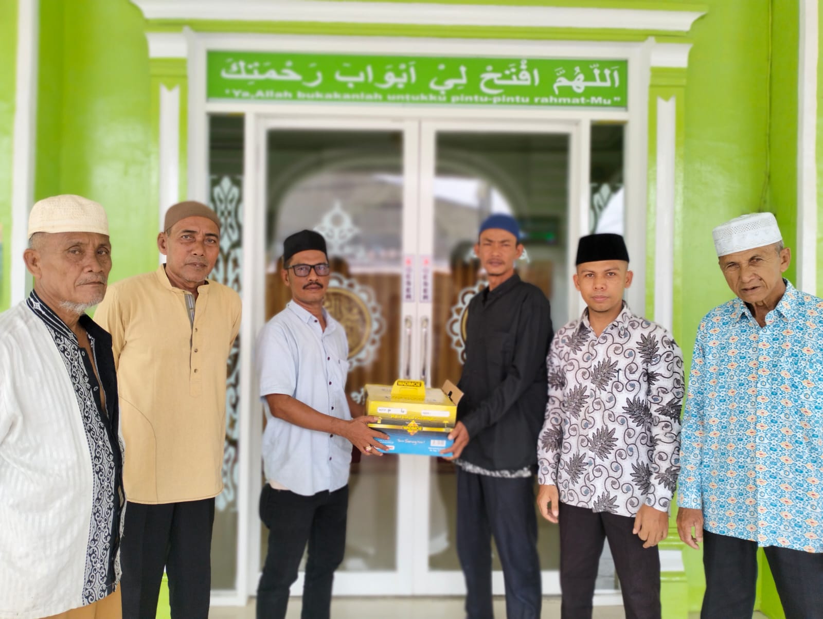 Suka Maju Bagikan Sarung Dan Laksanakan Agenda Penting