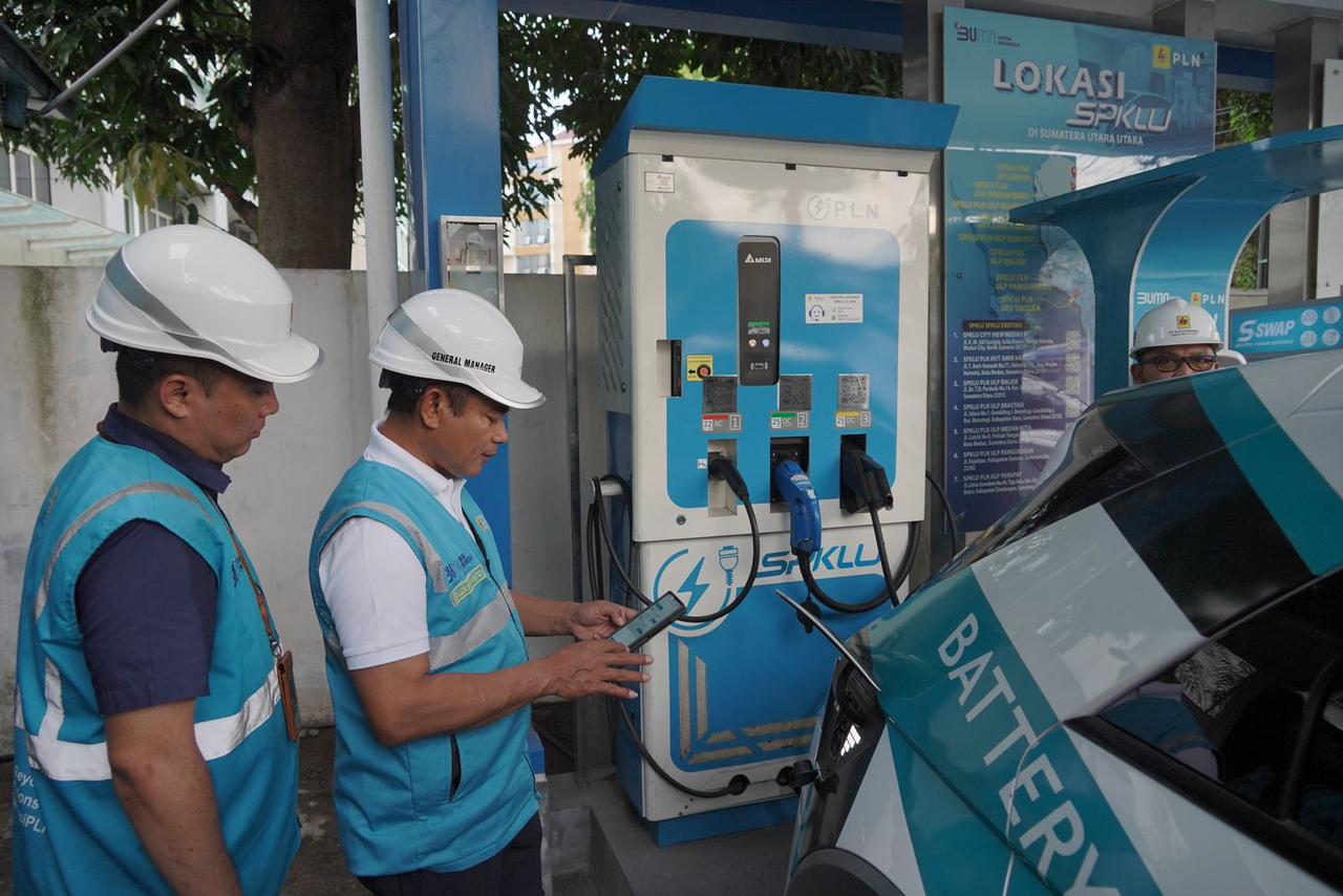 Pastikan SPKLU Beroperasi Normal Selama Libur Lebaran, GM PLN UID Sumut Lakukan Inspeksi