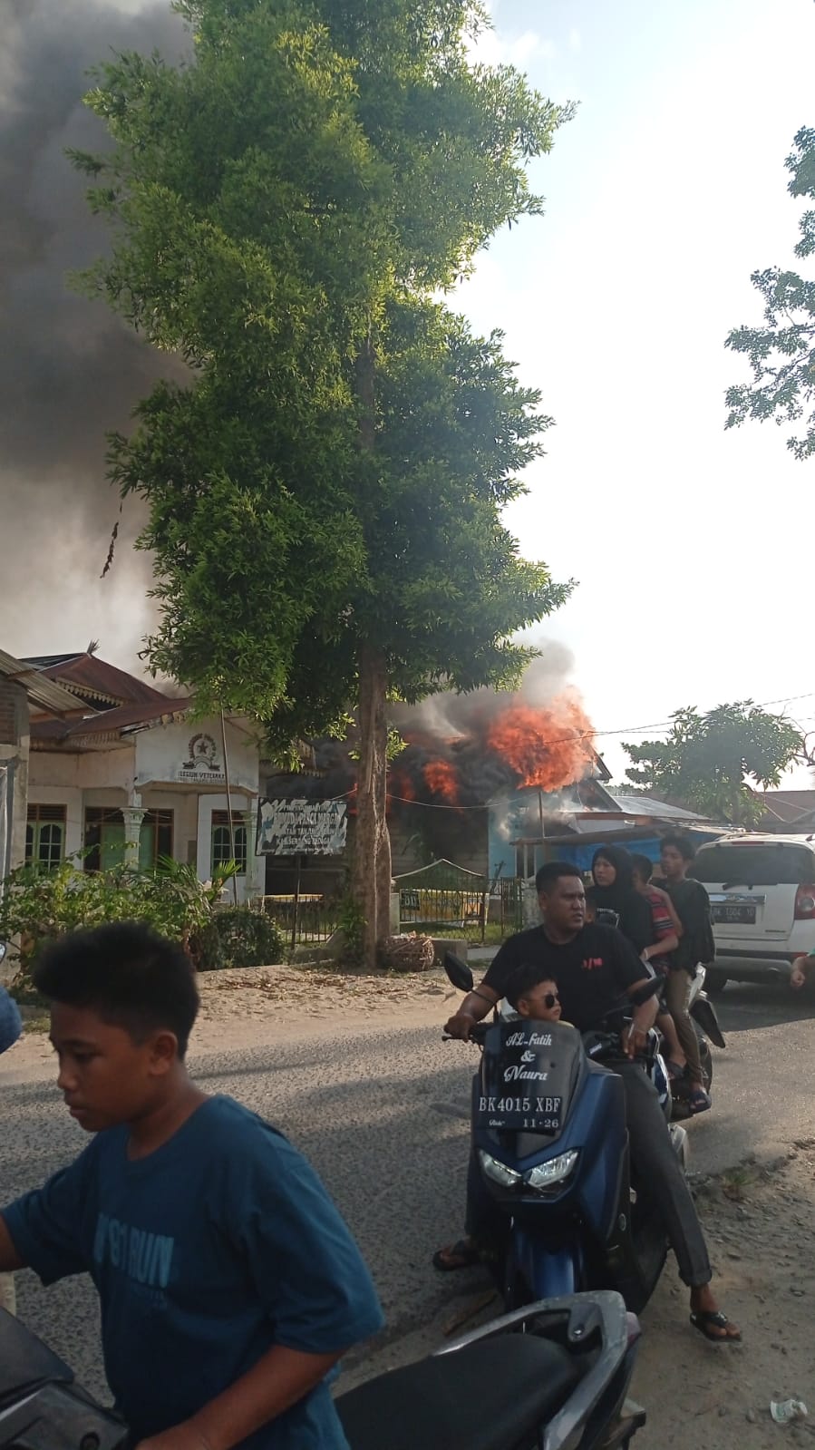 Liburan Di Pantai, Rumah Semi Permanen Ludes Terbakar