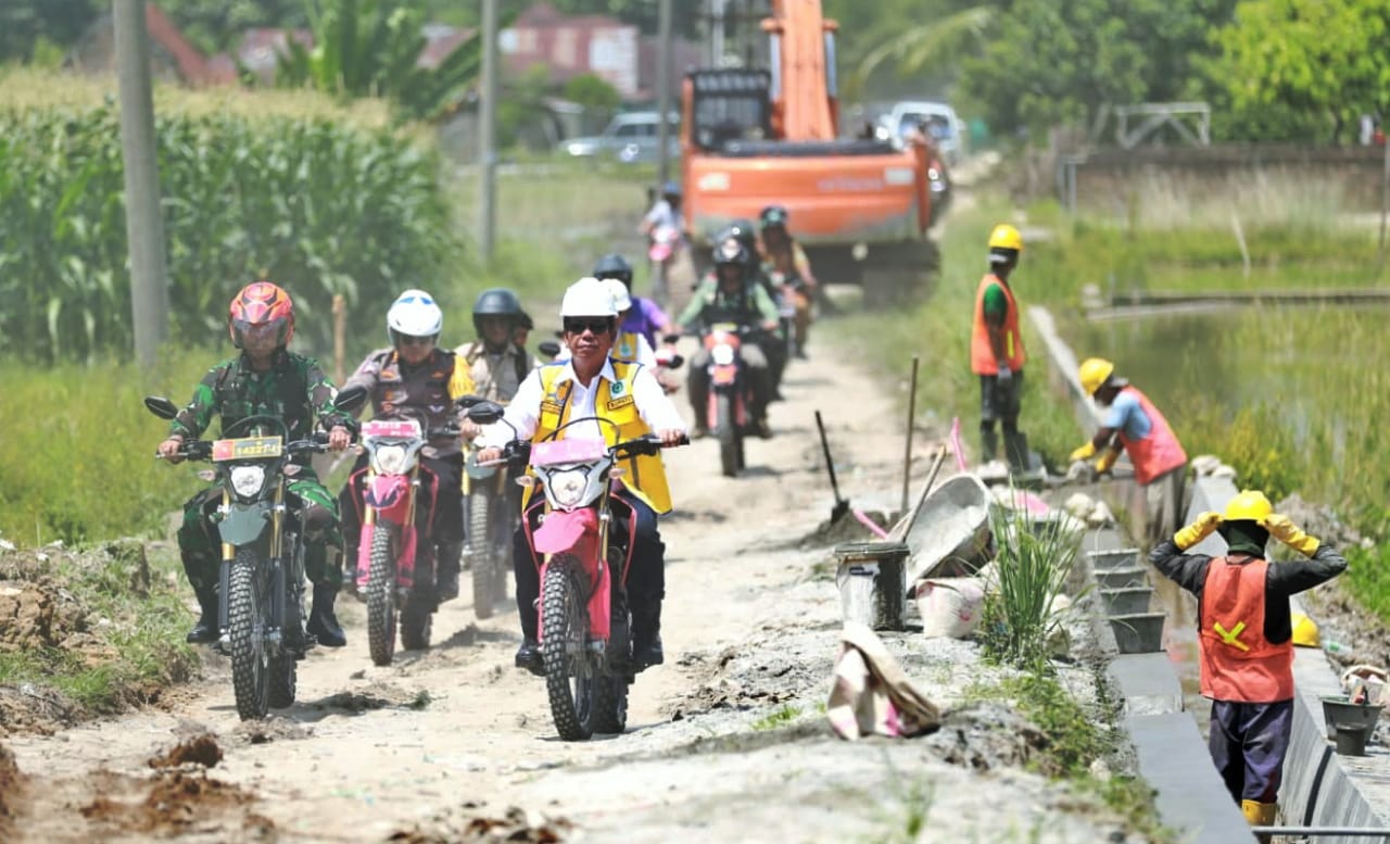 Bupati Simalungun Dan Forkopimda Tinjau Pembangunan Jalan Naik Sepeda Motor