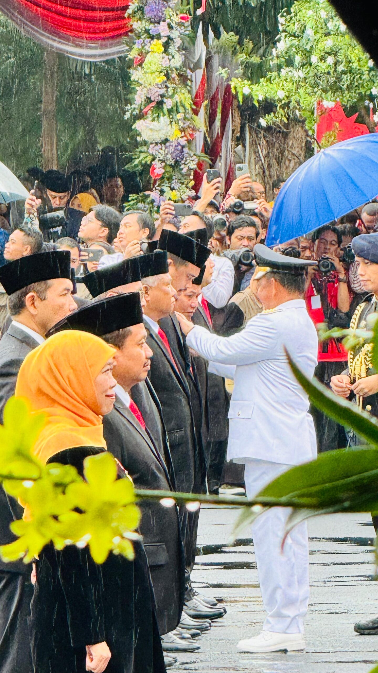 Inovatif Dan Berkinerja Tinggi, Bobby Nasution Terima Tanda Kehormatan Satyalancana Karya Bhakti Praja Nugraha Dan Penghargaan Prestasi