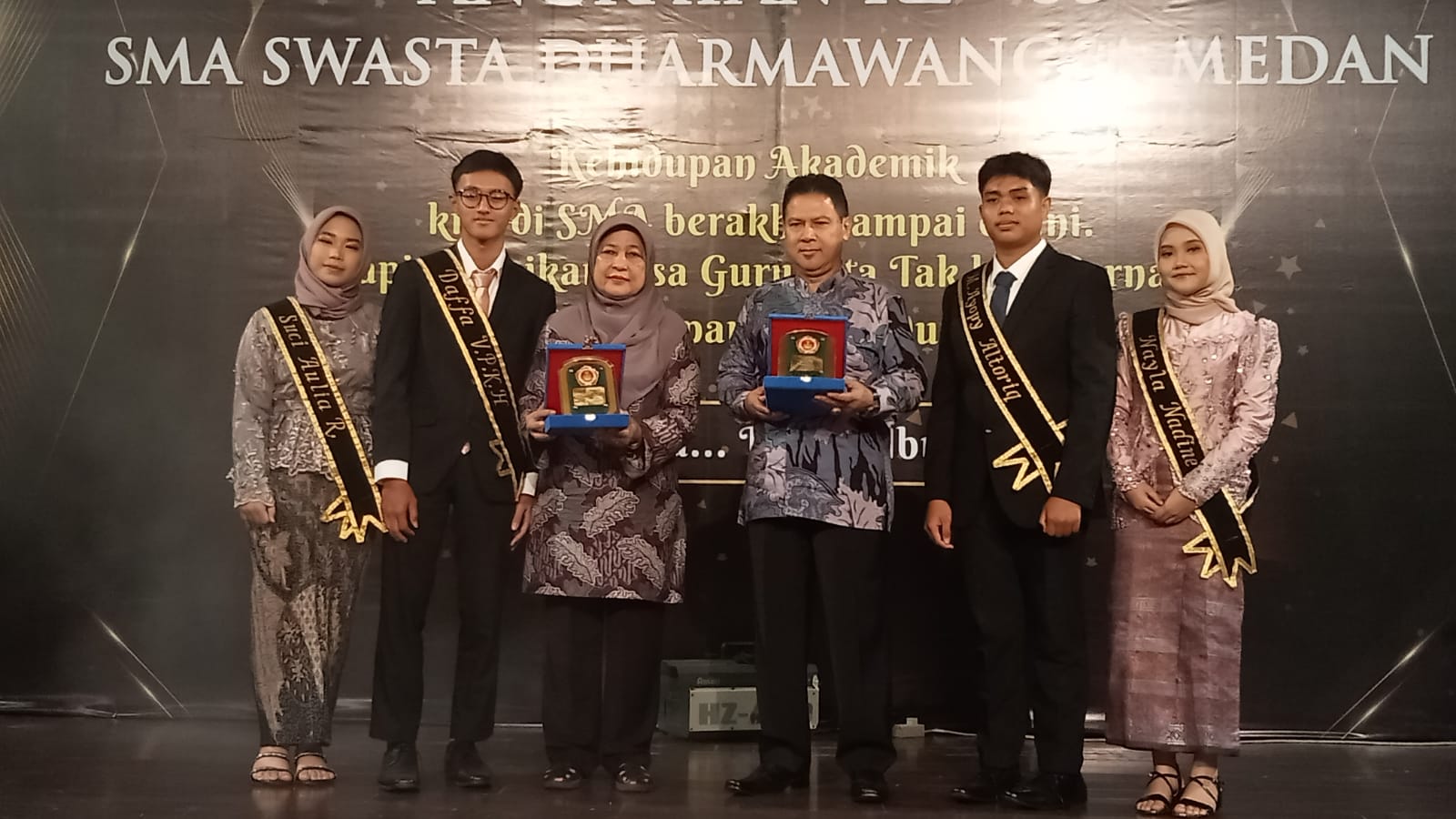 Pelepasan Siswa SMA Dharmawangsa Berlangsung Meriah