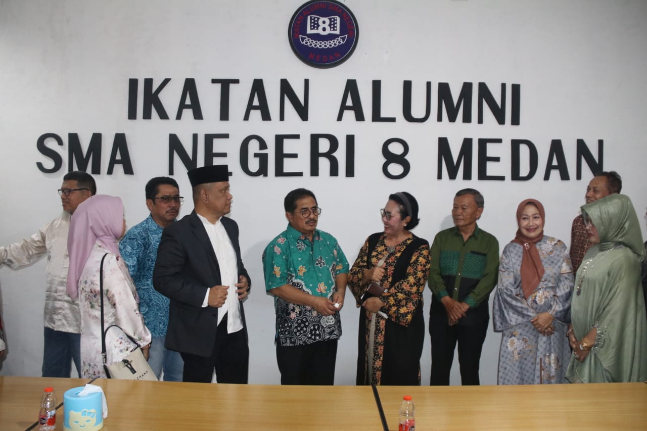 Kadisdik Sumut Resmikan Sekretariat IKA SMAN 8 Medan