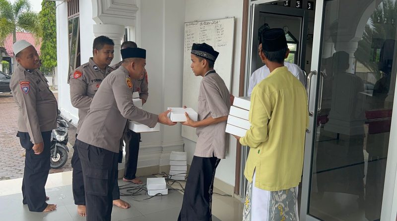 Polsek Ulee Lheue Gelar Jumat Berkah Di Masjid Babussalam Lampaseh Aceh