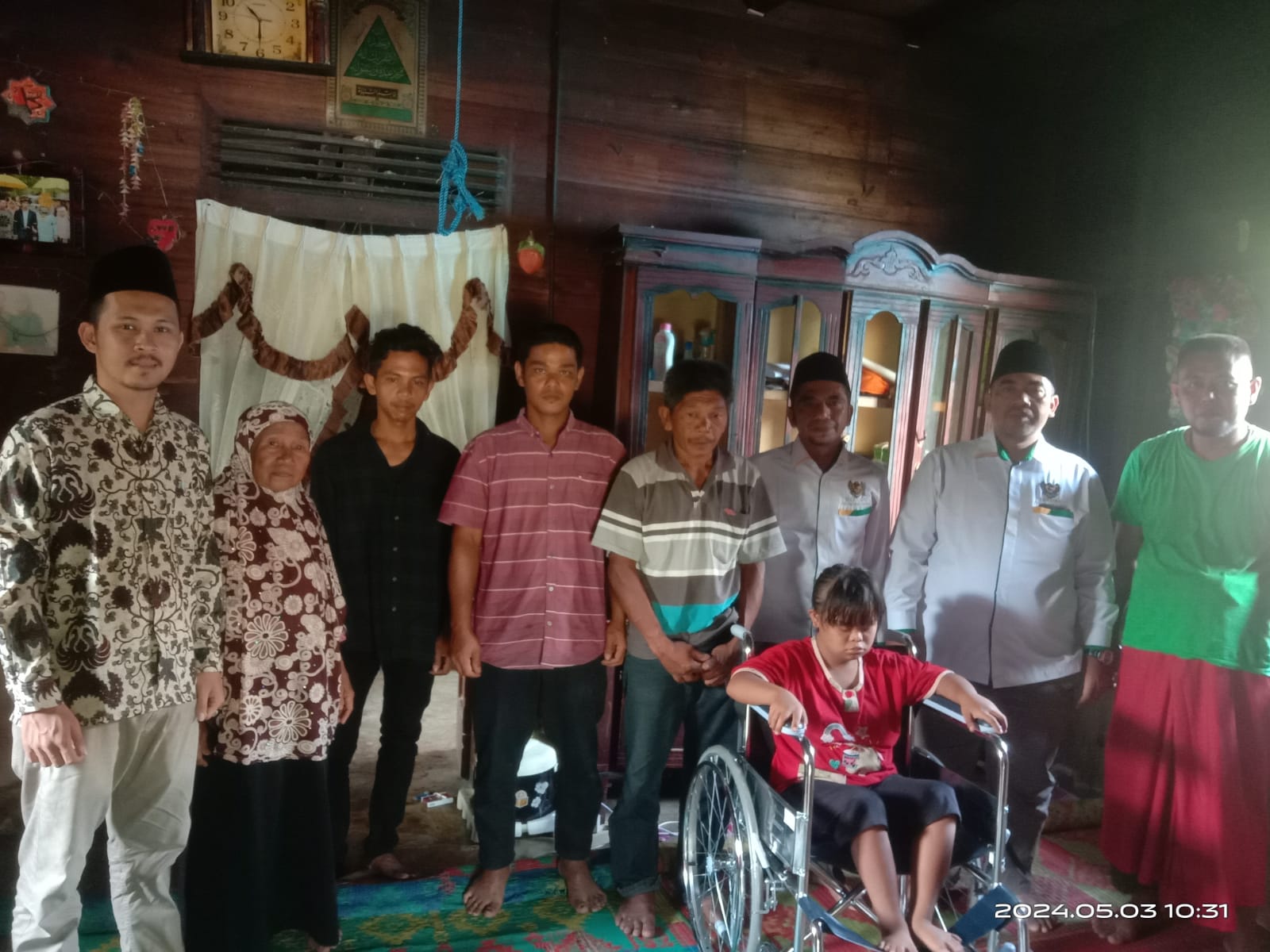 Anak Yang Lumpuh Sejak Lahir Terima Bantuan Kursi Roda Baznas Palas