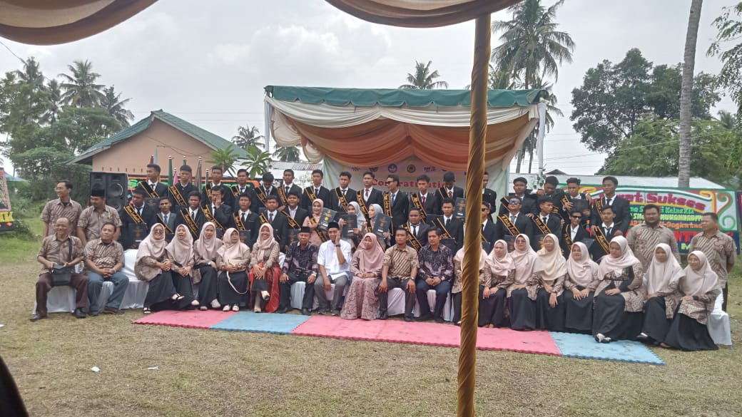 Pelepasan 97 Siswa Kelas XII SMK SPP SNAKMA Berlangsung Meriah